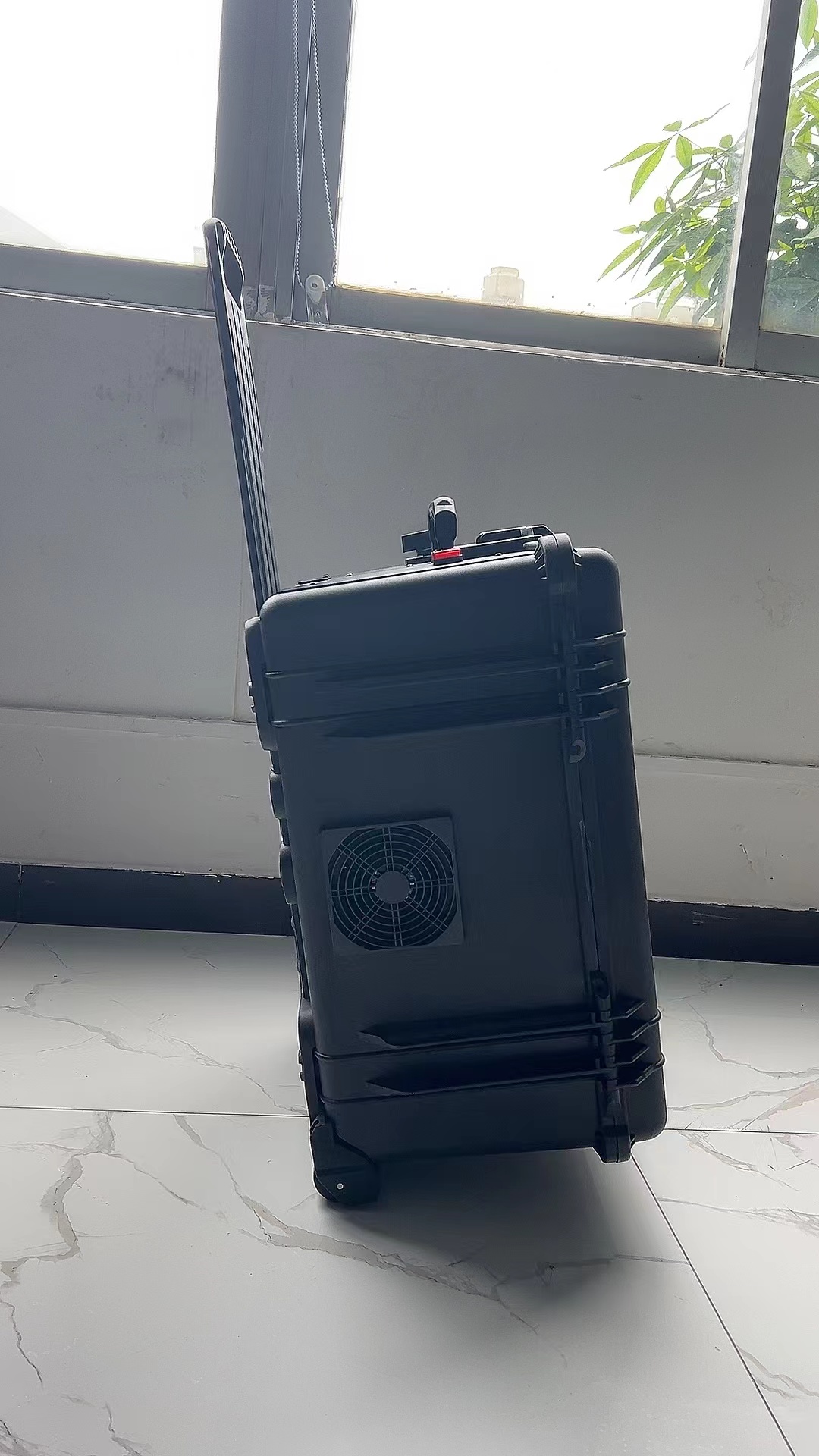 白银手拉箱型移动通信干扰器